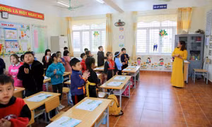 Học sinh vui tươi, phấn khởi trở lại trường sau nghỉ Tết 