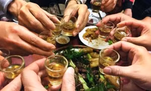 Uống rượu, bia quá chén gây hại cho gan thế nào?