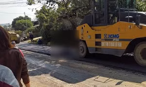 Một công nhân tử vong do va chạm với xe lu trên công trường