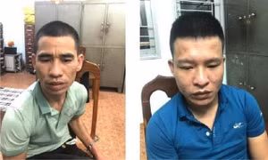 2 nam thanh niên chém chết người vì bị chặn đường