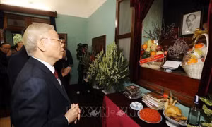 Tổng Bí thư Nguyễn Phú Trọng dâng hương tưởng niệm Chủ tịch Hồ Chí Minh