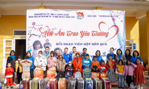 “Hơi ấm trao yêu thương” tới trẻ em vùng cao Đầm Hà