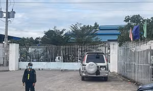 Cảnh sát phong tỏa trung tâm đăng kiểm ở Hà Nội, Đồng Nai