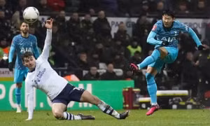 Son Heung-min gây sốt với siêu phẩm ở Cup FA