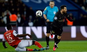 PSG rơi chiến thắng phút bù giờ