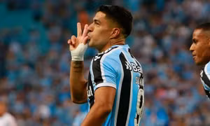 Suarez lập hattrick ngay trận ra mắt CLB mới