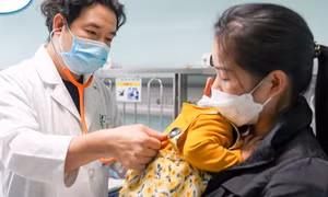 Cảnh báo trẻ hóc dị vật dịp Tết