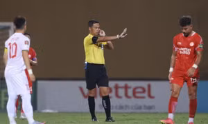 VAR mất 5 phút kiểm tra bàn thắng của Hoàng Đức