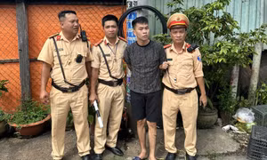 Cảnh sát đón lõng, khống chế kẻ giết người khi nghi phạm đang lái ôtô trên đường bỏ trốn