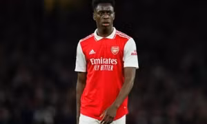 3 tiền vệ trên đường rời Arsenal