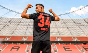 Granit Xhaka chia tay Arsenal