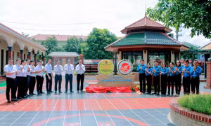 Lễ gắn biển công trình chào mừng Đại hội XIV Công đoàn tỉnh Quảng Ninh