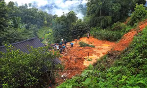 Mưa lớn kéo dài gây sạt lở đất ở Hà Giang, 4 người thương vong