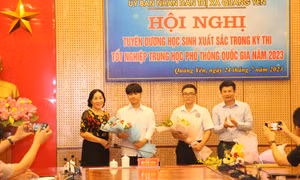 TX Quảng Yên khen thưởng học sinh có thành tích xuất sắc trong kỳ thi THPT Quốc gia năm 2023