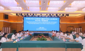 Đoàn Đại biểu UBND TP Móng Cái (Việt Nam) hội đàm với Đoàn Đại biểu Chính quyền nhân dân TP Đông Hưng (Trung Quốc)