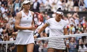 ĐKVĐ và số một thế giới cùng bị loại ở tứ kết Wimbledon