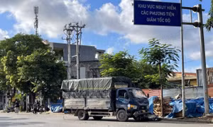 Nam tài xế xe máy tử vong tại chỗ sau va chạm với ô tô tải tại Hải Phòng