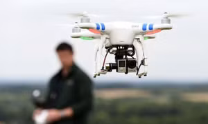 Bay flycam chưa được cấp phép có thể bị truy cứu trách nhiệm hình sự
