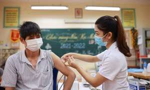 Lương của bác sĩ, y tá khi chính thức tăng lương cơ sở