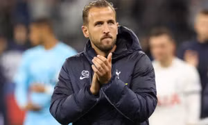 Tottenham đang tự làm khổ mình khi cố níu kéo Harry Kane