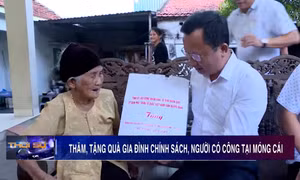 Đồng chí Quyền Chủ tịch UBND tỉnh thăm, tặng quà tại TP Móng Cái