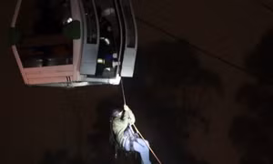 Ecuador: Cáp treo gặp sự cố, hàng chục người mắc kẹt trong 10 giờ