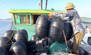 Hỗ trợ các hộ dân chuyển đổi vật liệu nuôi trồng thuỷ sản