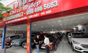 Ôtô mới giảm phí trước bạ, đại lý xe cũ hạ giá ‘sập sàn’ vẫn ế ẩm