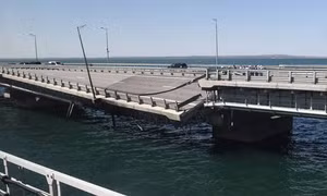 Cầu Crimea mở cửa lại một phần sau vụ tấn công 