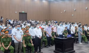 Bất ngờ tạm dừng phiên tòa xét xử vụ “chuyến bay giải cứu”