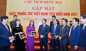 Lực lượng thầy thuốc trẻ luôn là điển hình của tinh thần xung kích chống dịch