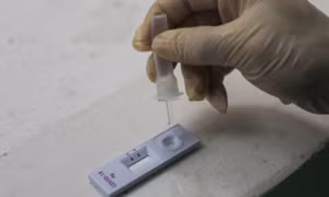 Dung dịch kit test Covid-19 bị Mỹ cảnh báo 'độc'