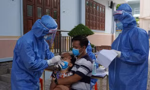 Dịch COVID-19: Không xông cho trẻ, không dùng thuốc kháng virus khi chưa có chỉ định