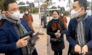 Người đàn ông rút súng uy hiếp, xé nát bìa đỏ của người bán đất