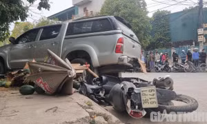 Xe biển xanh tông 2 người tử vong ở Thanh Hoá khi chở lãnh đạo đi công tác