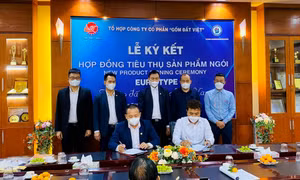 Lễ ký kết hợp đồng tiêu thụ ngói lợp Euro Type