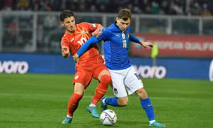 Italy mất vé dự World Cup phút bù giờ