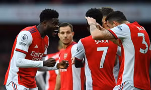 Man Utd đã trao tấm vé dự Champions League cho Arsenal