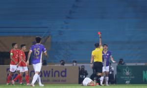 Văn Kiên nhận thẻ đỏ, Hà Nội FC không thể thắng CLB TP.HCM