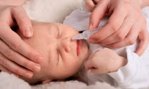 Cách vệ sinh mũi cho trẻ F0