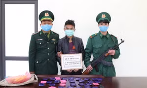 Đang vận chuyển 6.000 viên ma túy thì bị bắt
