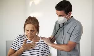 Ho kéo dài, tiết chất nhầy có thể liên quan đến suy tim