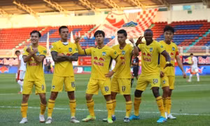 HAGL rơi chiến thắng dù Công Phượng ghi cú đúp