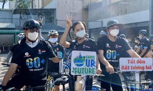 H'Hen Niê đạp xe khởi động chiến dịch 'Giờ Trái đất 2022'
