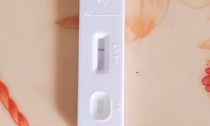 Sai lầm khi đánh giá bệnh qua độ đậm nhạt trên que test nhanh COVID-19