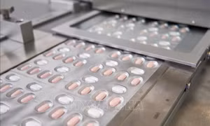 Pfizer thử nghiệm thuốc Paxlovid điều trị COVID-19 cho nhóm từ 6 - 17 tuổi