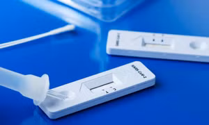 F1 cách ly cùng nhà với F0, test nhanh bao nhiêu lần là đủ?