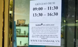 Dừng bán vàng trực tiếp tại ngân hàng và Công ty SJC