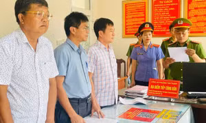 Làm giả hồ sơ đào tạo 800 lái xe, giám đốc và 2 phó giám đốc bị bắt