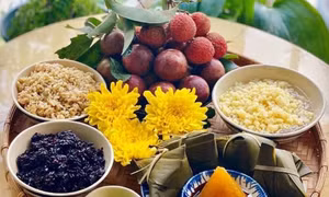 Tết Đoan ngọ vui vầy với nhót, mận, rượu nếp và lá móng, giờ còn không?